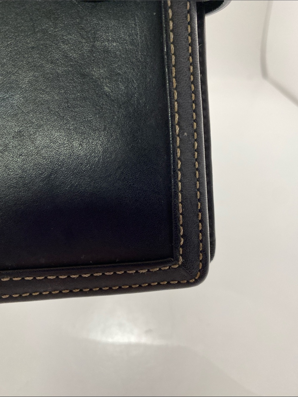 Coach Vintage Black Leather Snap Organizer with Contrast Stitching - Picture 3 of 9